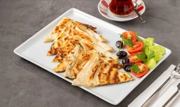 Tavada Pratik Kaşarlı Gözleme Tarifi: Evde Kolayca Hazırlayabileceğiniz Nefis Lezzetler