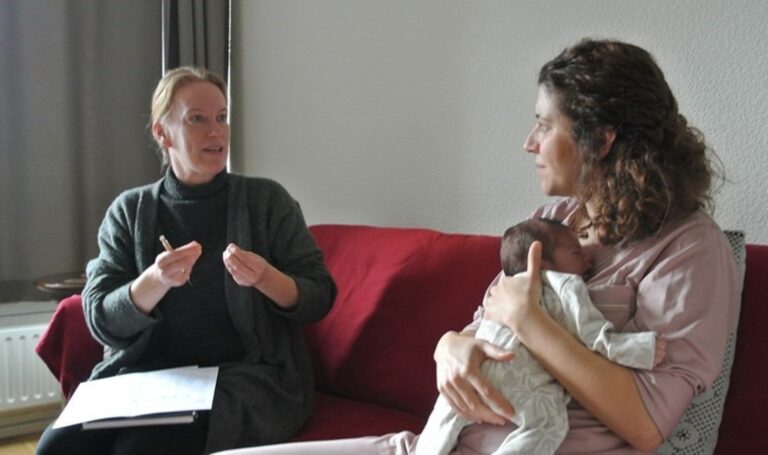 Almanya'da yeni doğan bebekler devlet garantisiyle ebelere emanet – Son Dakika Sağlık Haberleri