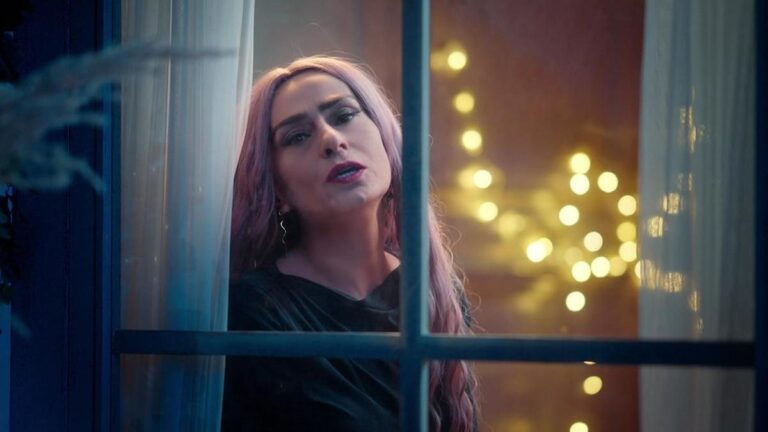 Ünlü sanatçının yüzü yandı | Saç boyalarındaki tehlike nedir? – Sağlık Haberleri