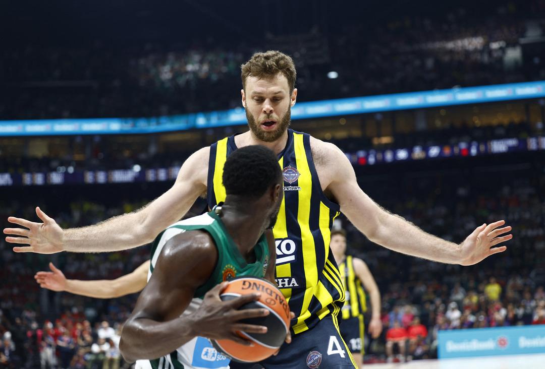 2025-05-23T155604Z_493259316_UP1EL5N189E5P_RTRMADP_3_Basketball-Euroroleague